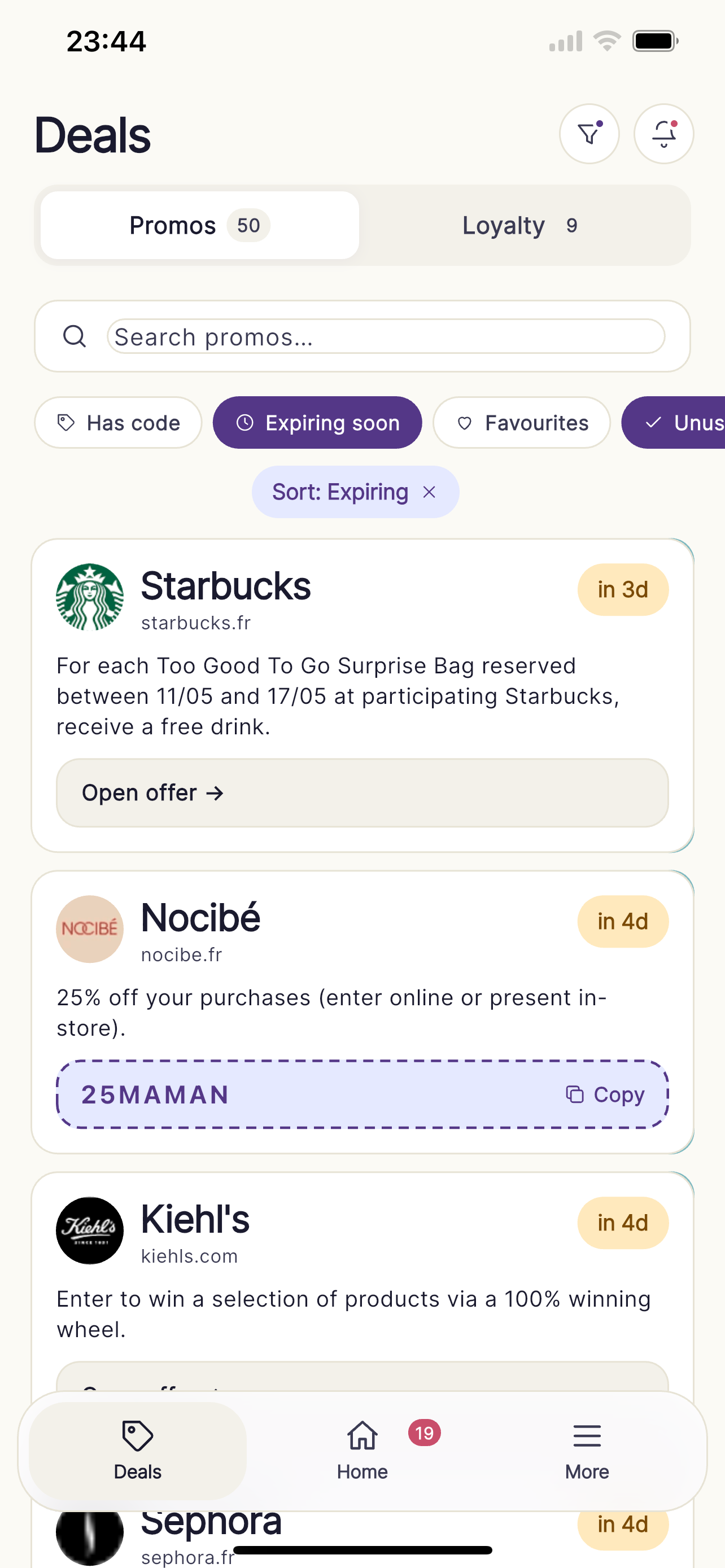Promos screen listing deals from Starbucks, Nocibé, and Kiehl's with copyable codes